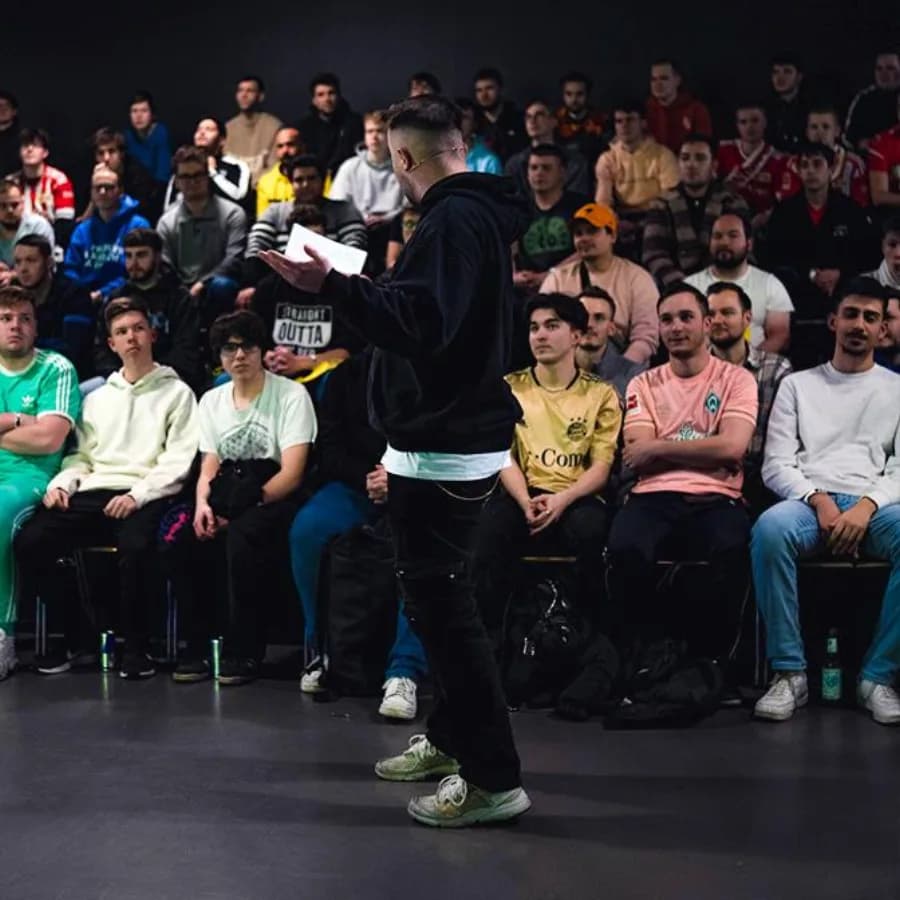 GamerBrother während der Show vor dem Publikum